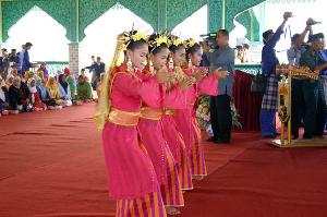 Ibu Negara Perkenalkan Budaya Dayak dan Melayu kepada Perwakilan Negara Sahabat