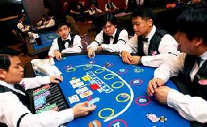 Casinos or Culture? Singapore Seeks Tourists
