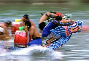 Lomba Dayung Perahu Naga Sejak Abad 17