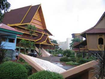 60 Loya dan 3 Arsitek Tongkang ke TMII