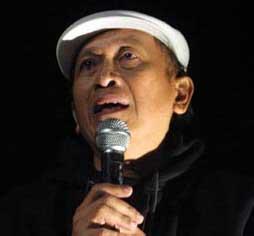 Putu Wijaya Puji Amins
