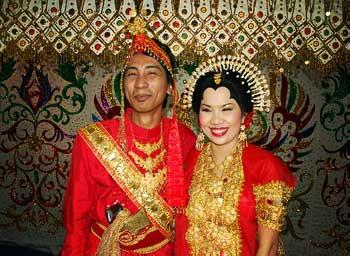 400 Pasang Pengantin Meriahkan HUT Kota Makassar