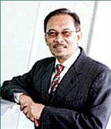 Anwar Ibrahim Suka Puisi Taufik Ismail dan Rendra
