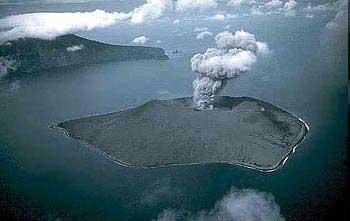 Wisatawan Daki Krakatau