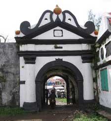 Benteng Oranye Ternate Tidak Terurus