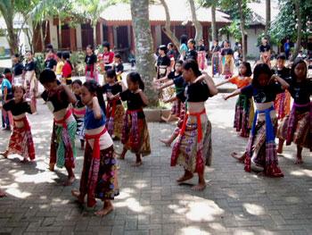 Betawi Festival Recalls the Birth of Indonesia-Chinese Acculturation