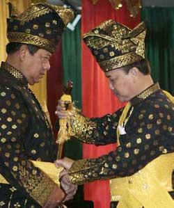 Presiden Susilo Bambang Yudhoyono Ditabalkan Gelar Adat Melayu Riau