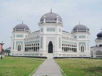 Masjid Raya Al Makmun Medan Punya Pesona Tersendiri