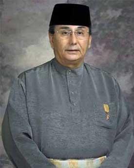 LAMR Tak Berniat Cabut Gelar Ismeth Abdullah