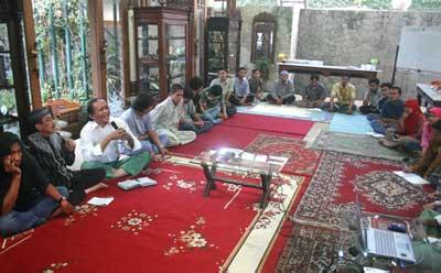 Mencari Jati Diri dan Identitas Melayu