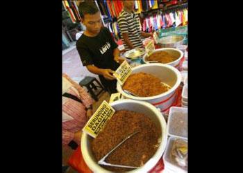 Food price hikes weigh on Malaysian Muslims this Ramadan