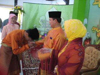 Ribuan Warga Sejak Kemarin Berlebaran di Kediaman Gubernur Riau