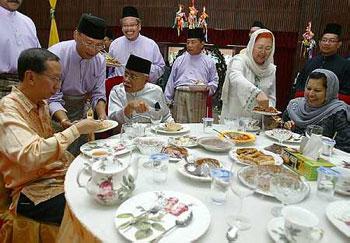 Thousands Flock to Open Houses