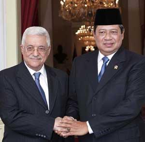 Upacara Kenegaraan Sambut Presiden Abbas di Istana Merdeka