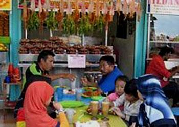 Eating hawker style ... in Malaysia