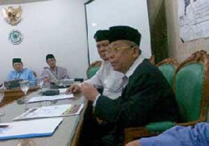 Indonesia to ban Muslim sect