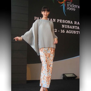 Batik (Still) Rules Idul Fitri Fashion