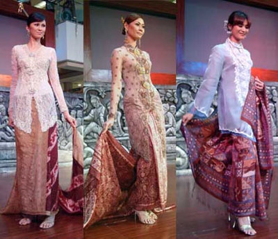 Ramli Takes (More) Batik Patterns Onto The Stage