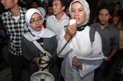 Aceh Lawmakers Pass Shariah Law That Allows Stoning, Caning