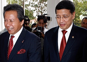 Indonesia, M`sia FMs Meet