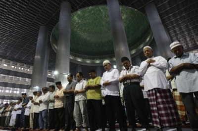 Muslim Converts Take A Giant Leap Of Faith