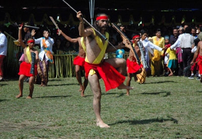 Traditional Maluku Dances To Enliven Kuta Carnival