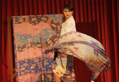 Batik Indonesia Pesona Komunitas Diplomatik di Jenewa