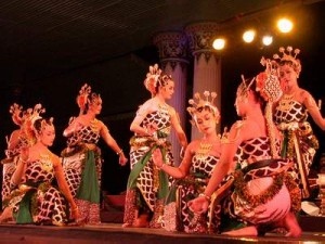 Sendratari Calon Arang Memukau Warga Brussel