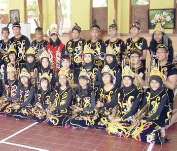 SMPN 1 Wakili Kaltim Ikut Festival Angklung di Bandung