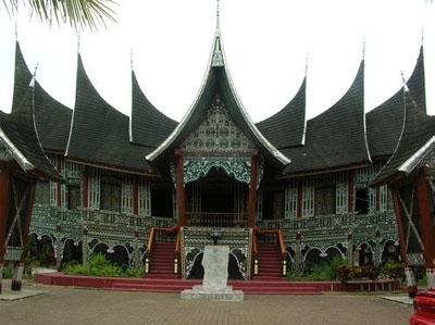 Fire razes W. Sumatra`s Pagaruyung Palace