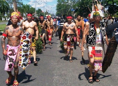Ethnic Dayak tribesmen no longer `primitive`