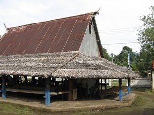 Warga Halmahera Lestarikan Upacara Bumbungan