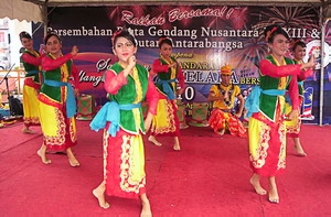 Zapin Banjar Steals The Show At Drum Fest