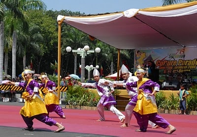 Tari Tradisional Indonesia Awali Festival Folklore Roznov, Ceko