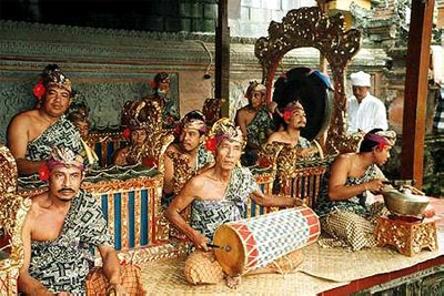 Balinese Gamelan Shakes Russian Music