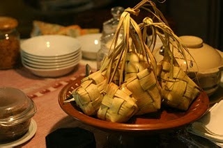 Tradisi Ketupat Melayu: Belasan Ribu Ketupat Ludes