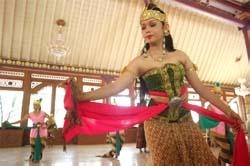 Penari Keraton Surakarta Tampil di Kutai Timur