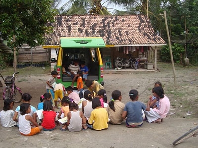 Wakatobi Gets Mobile Library with 1,250 Books