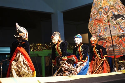 Use of Puppets to Promote Good Values