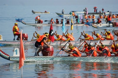 Traditional Boat Race On Dec 5