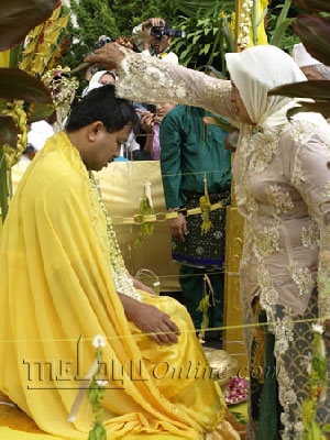 Pangeran Khairul Saleh Lakukan Ritual Badudus