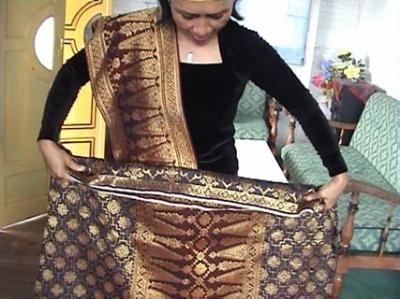 Pengembangan Kain Tenun Tergantung Sikap Mental