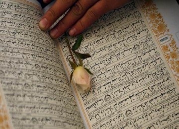 Kesultanan Ternate Pamerkan Al-Quran Tertua Berusia 800 Tahun