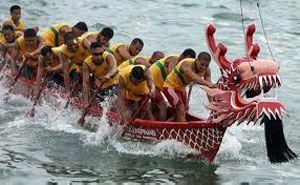Padang Gelar Festival Perahu Naga Internasional