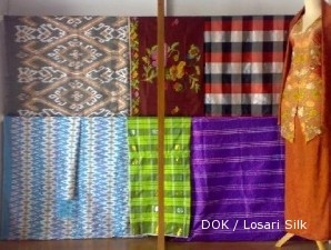 Tenun Sengkang, Tenun Leluhur yang dirajut dengan Benang Sutera Impor