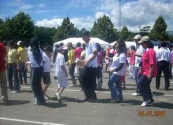 Dangdut, Poco Poco Menarik 2000 Pengunjung Bazar Amal di Madrid