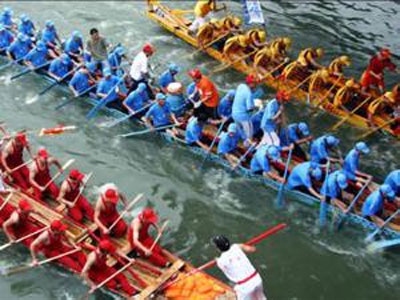 Kota Padang Gelar Lomba Perahu Naga Internasional