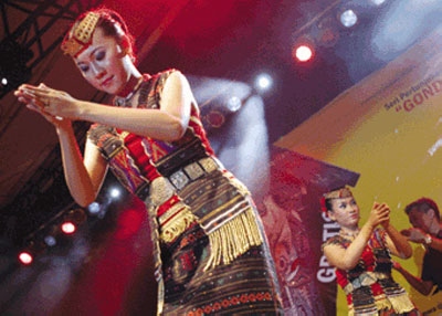 Lomba Gondang Naposo Meriahkan Horas Samosir Fiesta