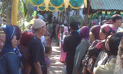 Ribuan Warga Mengikuti Tradisi Grebeg Syawal
