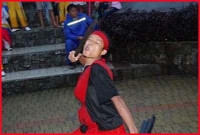Ribuan Orang Kenang Wolter Monginsidi